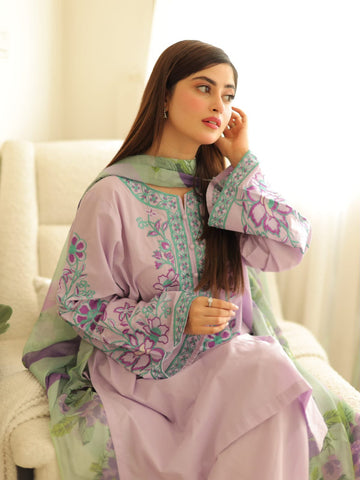 SAPPHIRE 
WEAR BY THE GORGEOUS ACTRESS_ *SAJJAL ALI