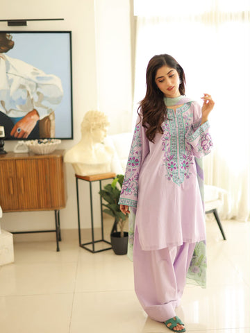 SAPPHIRE 
WEAR BY THE GORGEOUS ACTRESS_ *SAJJAL ALI