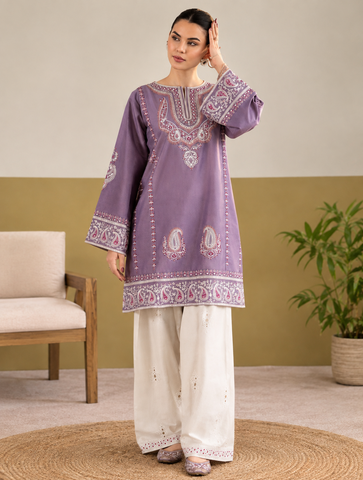 NUREH
WEAR BY THE GORGEOUS ACTRESS