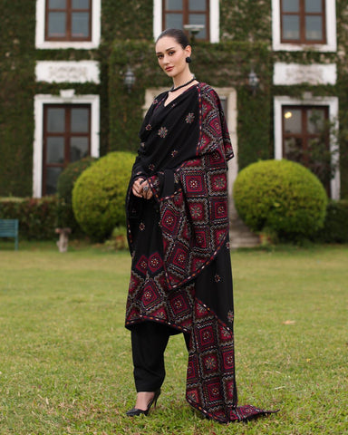 BAREEZE
WEAR BY THE GORGEOUS ACTRES
