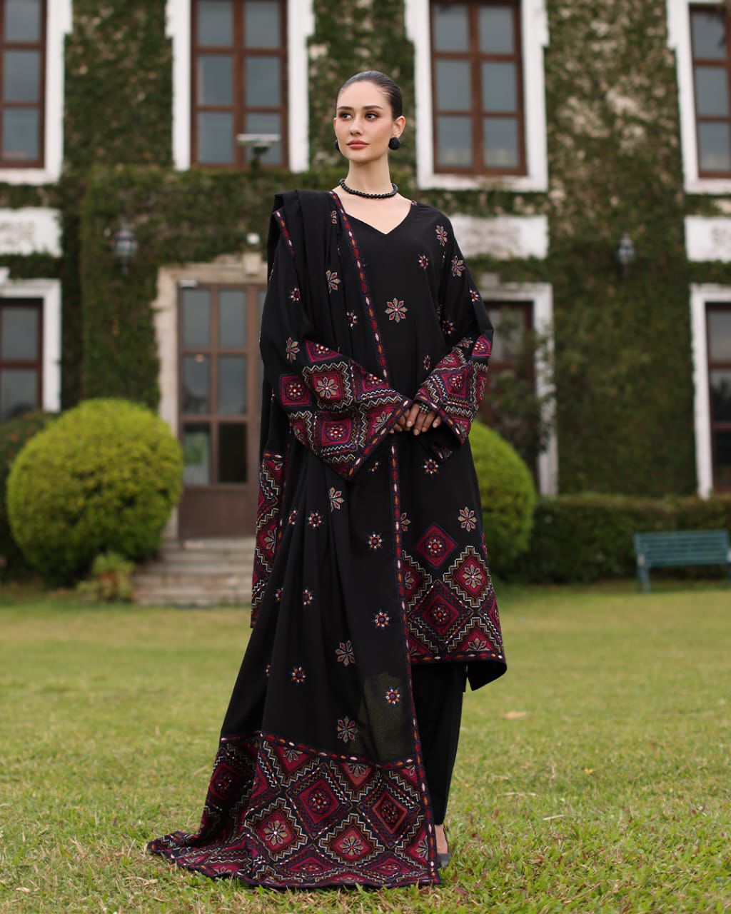 BAREEZE
WEAR BY THE GORGEOUS ACTRES