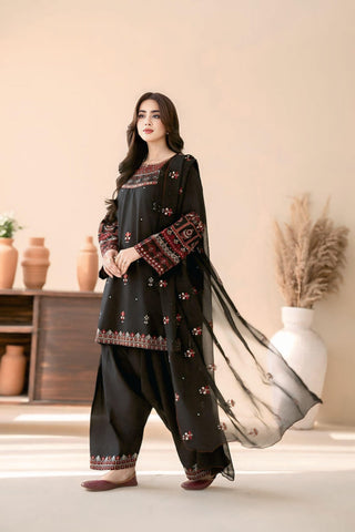 BATIK
WEAR BY THE GORGEOUS ACTRESS KAINAT ASLAM