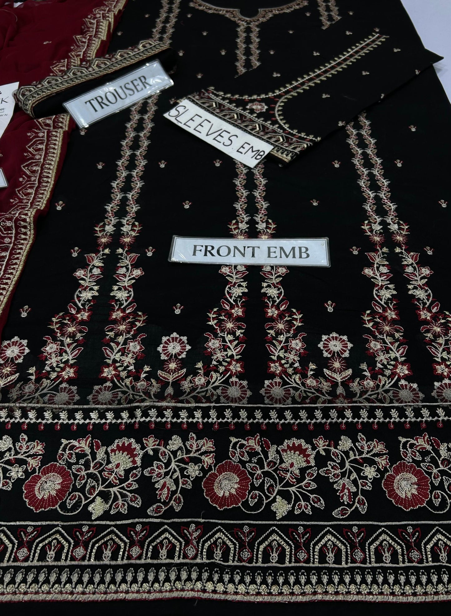 BRAND NAME* BATIK

_WEAR BY THE GORGEOUS ACTRESS
