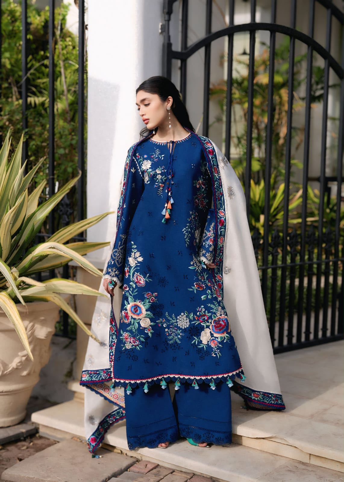 HUSSAIN REHAR (PREMIUM VERSION)
WEAR BY THE GORGEOUS ACTRESS